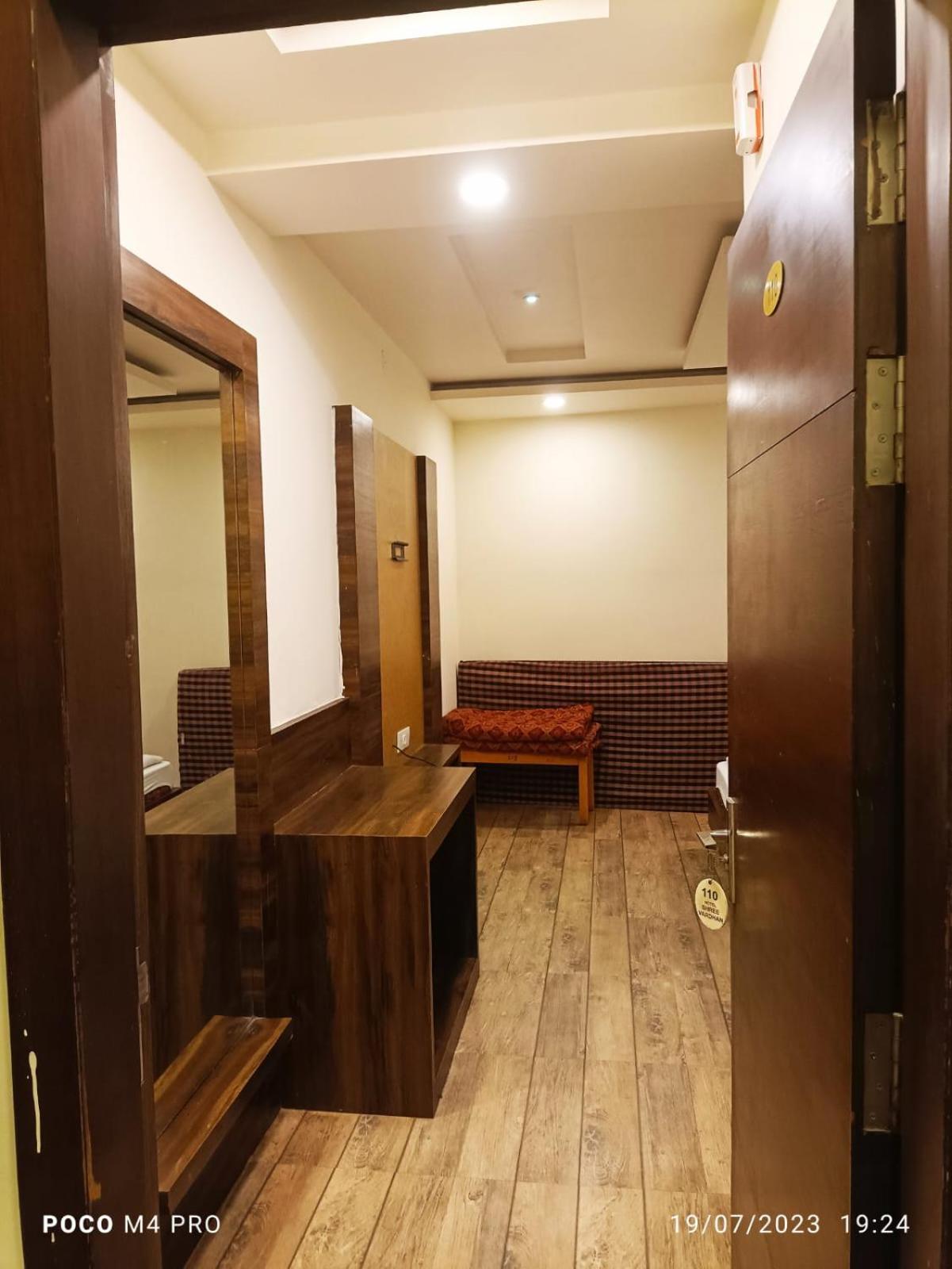 Hotel Shri Vardhan Ujjain Extérieur photo