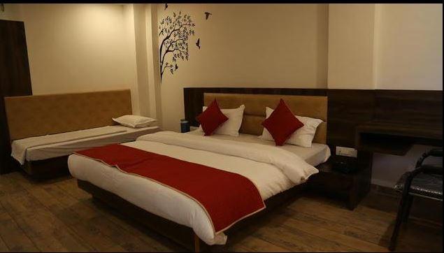 Hotel Shri Vardhan Ujjain Extérieur photo